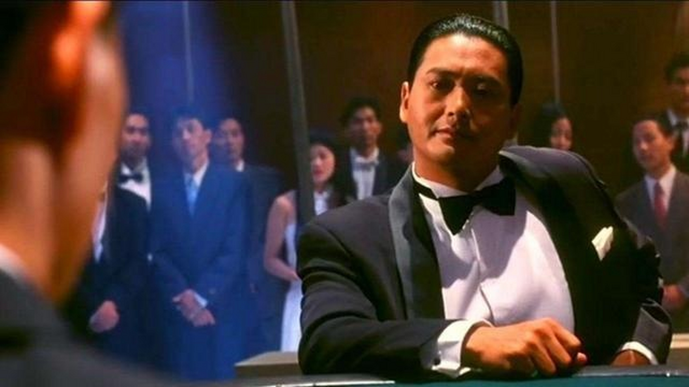 同年,王晶执导的《求爱敢死队》也是以"花式追女孩"的套路斩获了千万