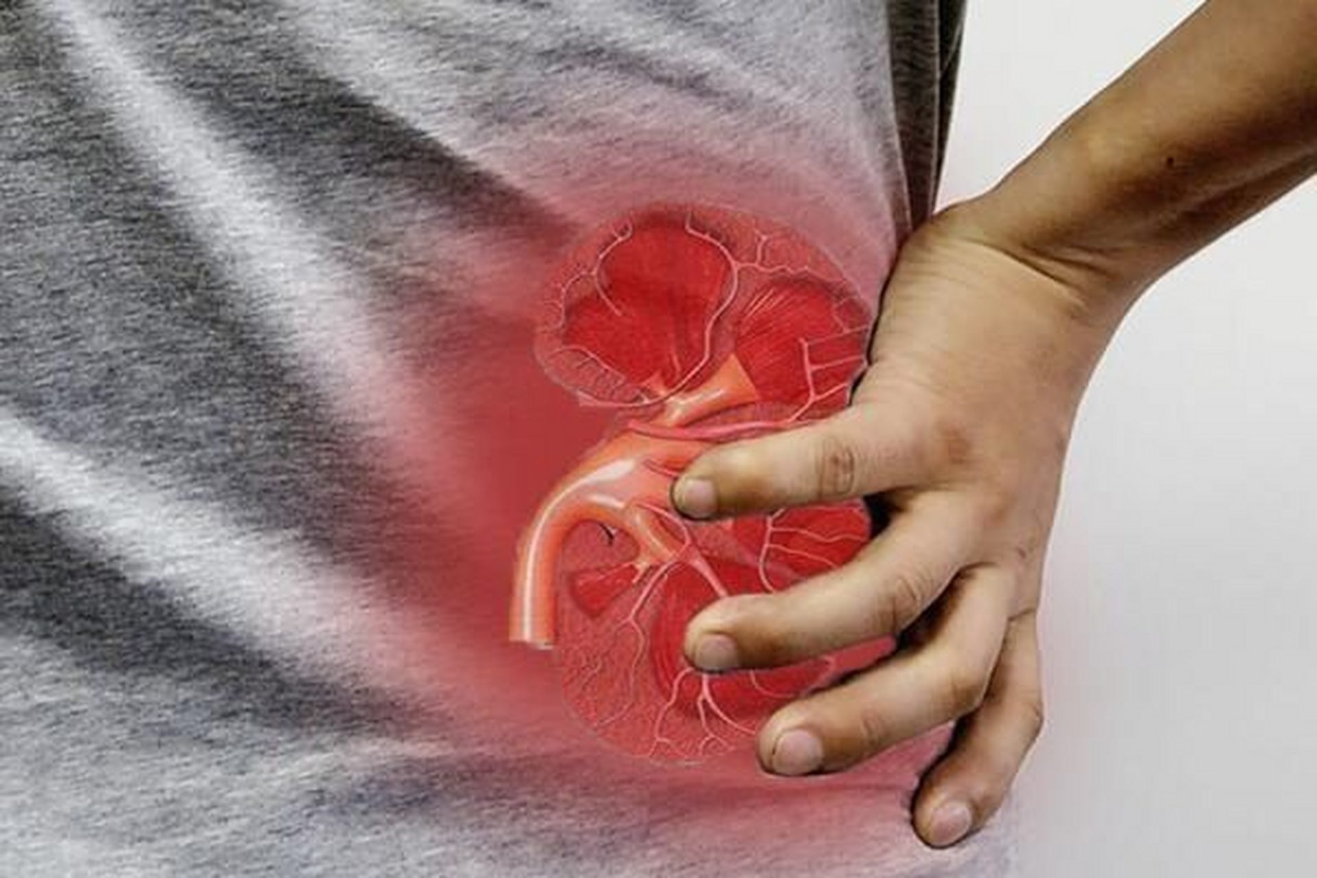 第一怕冷  肾精不足的人,肾阳也会受损,阳虚则寒,这种人会有怕冷,怕