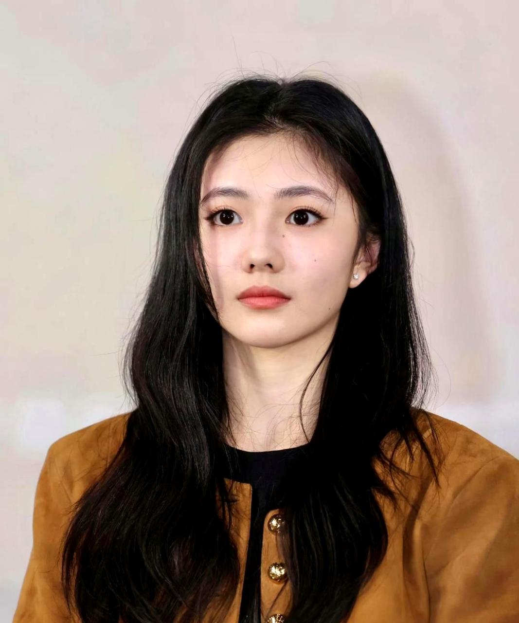 刘浩存的眼睛像小鹿一样,水灵灵的,真美!