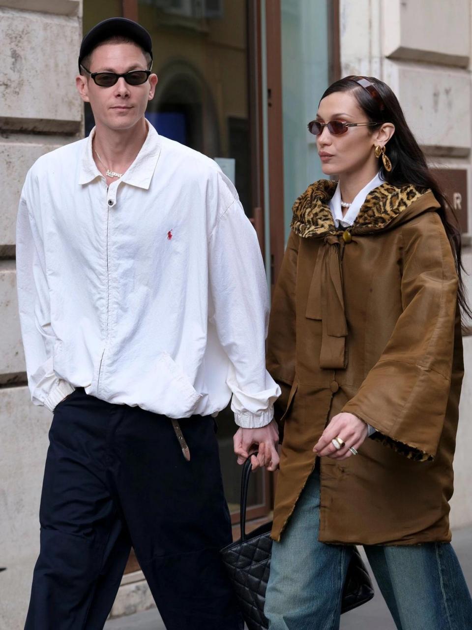 bella与男友外出街拍穿搭 超会穿的一对 bella hadid和男友罗马外出的