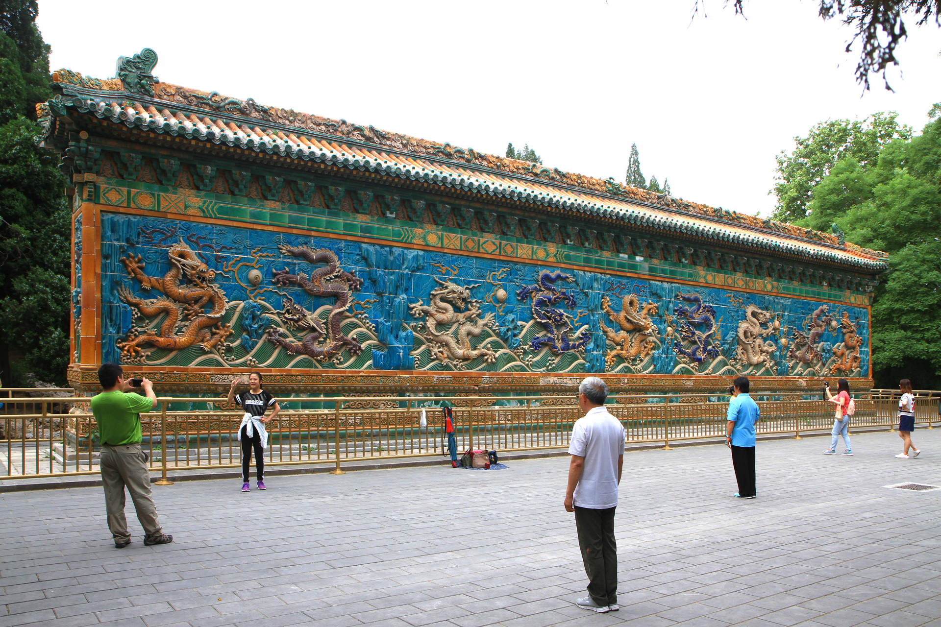 北海公园九龙壁,是我国现有三座九龙壁中唯一一座两面有龙的九龙壁.