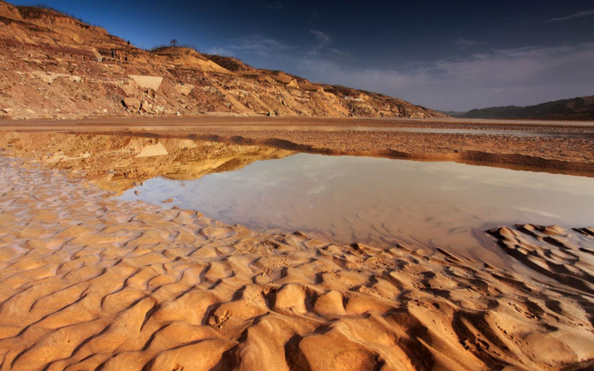 黄河,这条被誉为"中国母亲河"的河流,几千年来一直在孕育着中华民族的