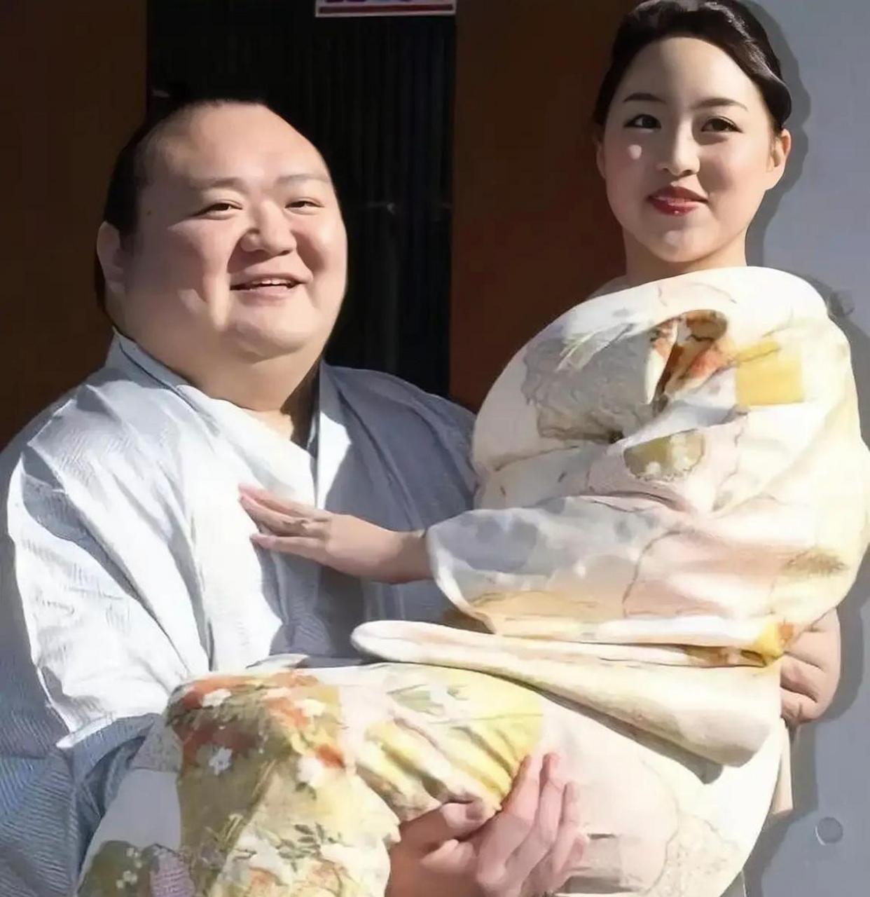 日本相扑界妻子美女如云,男的不管长啥样都很抢手,越胖越受欢迎,你