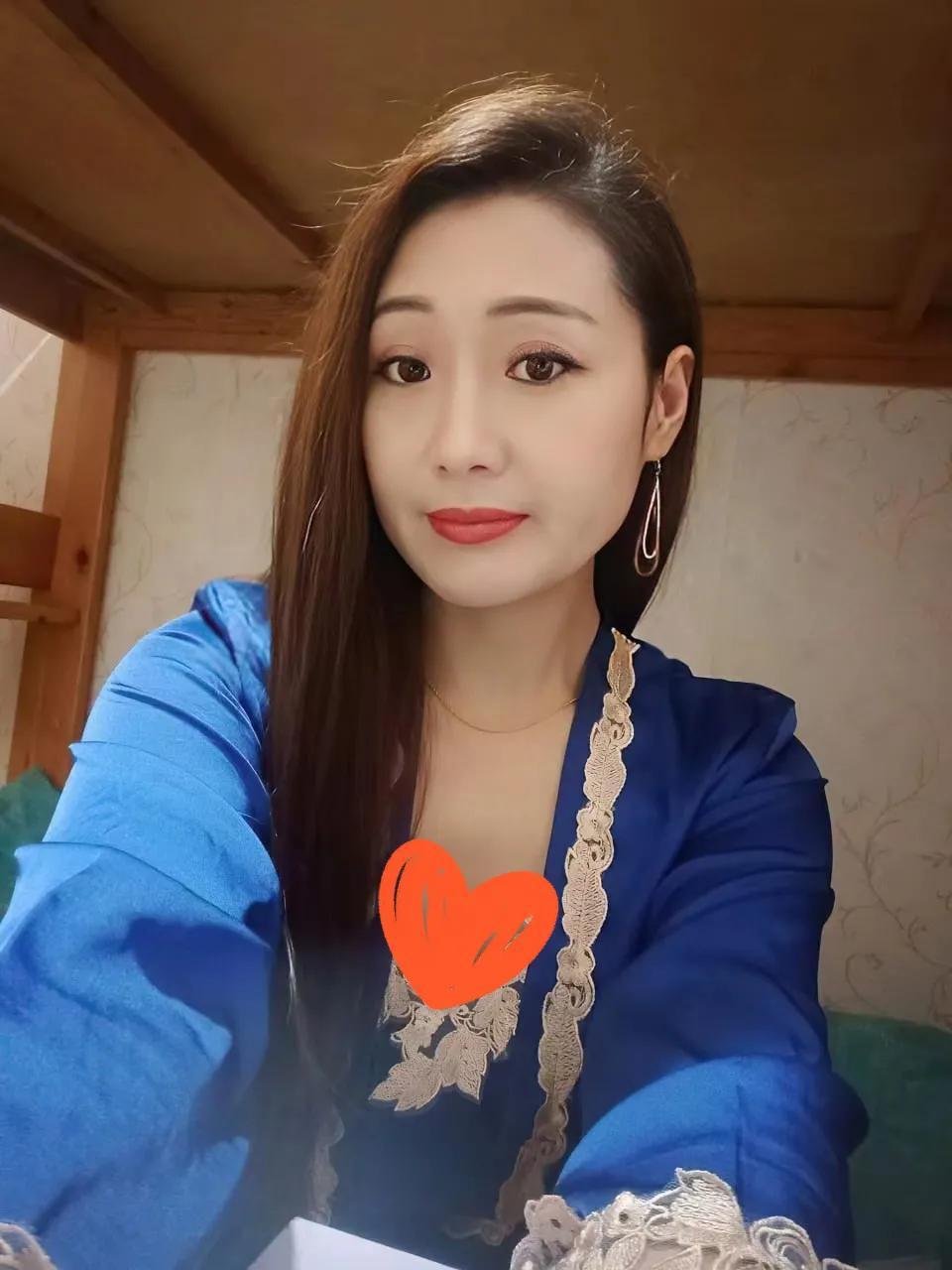 蓝色睡衣小阿姨你是否会思考最开始这些图片来自哪里?是谁拍的?