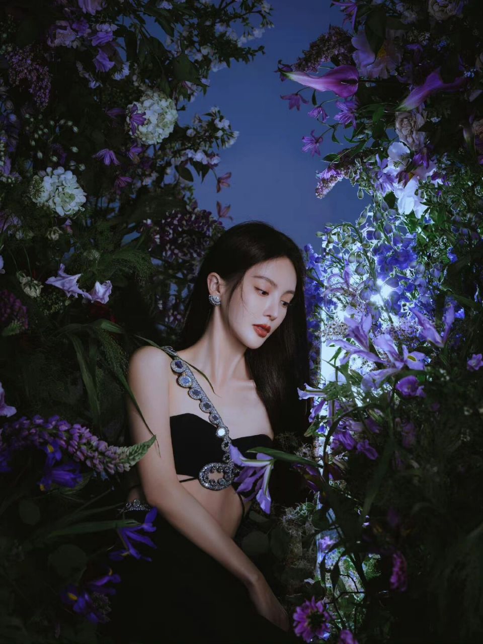 微博之夜 金晨这个身材我直接斯哈…  黑色抹胸77鱼尾裙,美丽动人