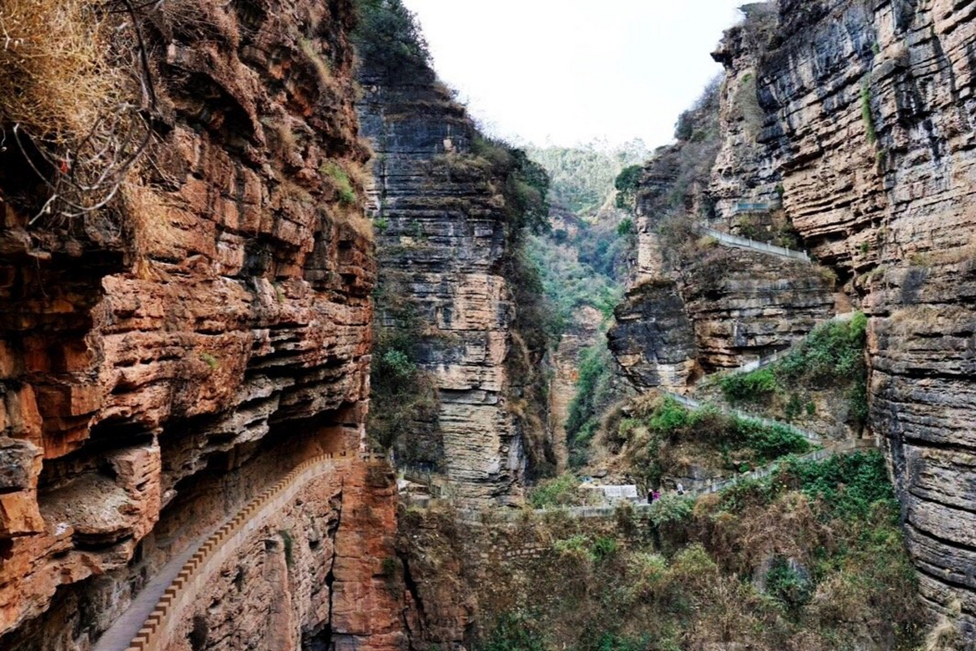 楚雄武定县己衣镇的己衣大裂谷!