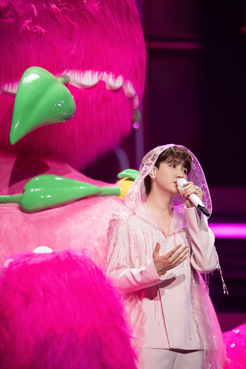 这张照片不同于以往的照片,展现了汪苏泷不同寻常的一面,让人们看到了