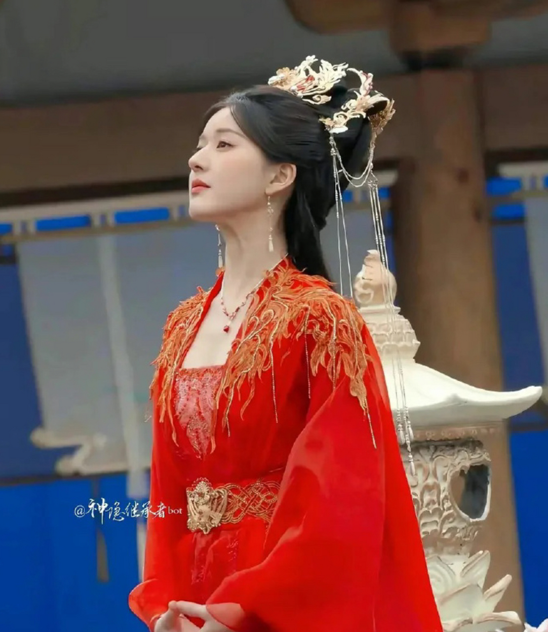 赵露思《神隐》红衣造型,端庄明艳.#赵露思