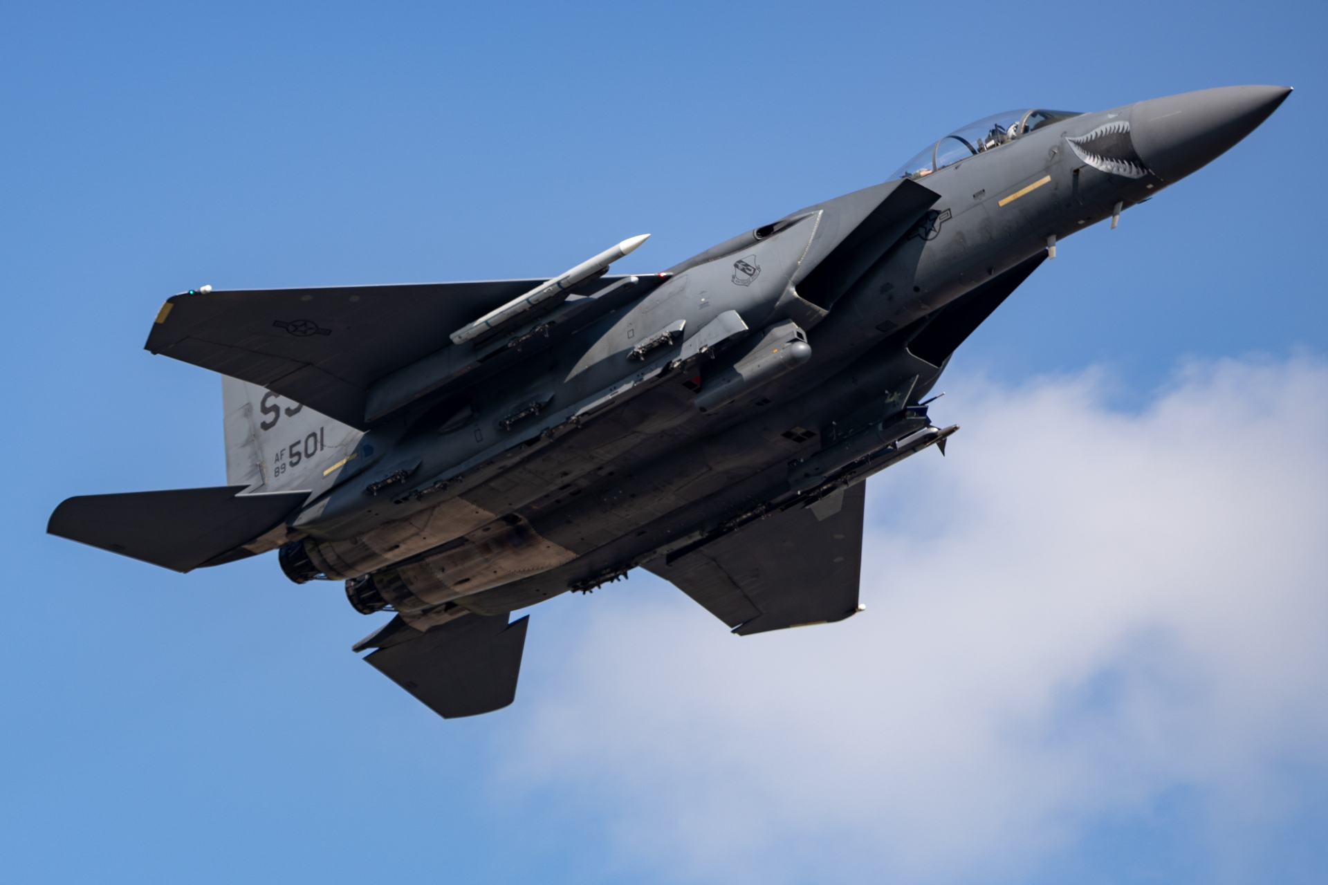 2023年的今天,美国空军的f-15e战斗机已经不稀奇了,不过f-15e战斗机