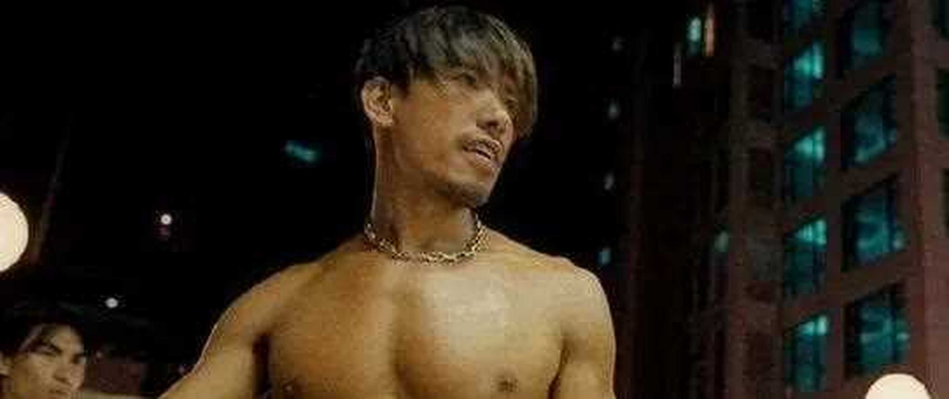 张耀扬扮演的乌鸦给我们留下了深刻的印象,他狡诈,狂躁,不择手段