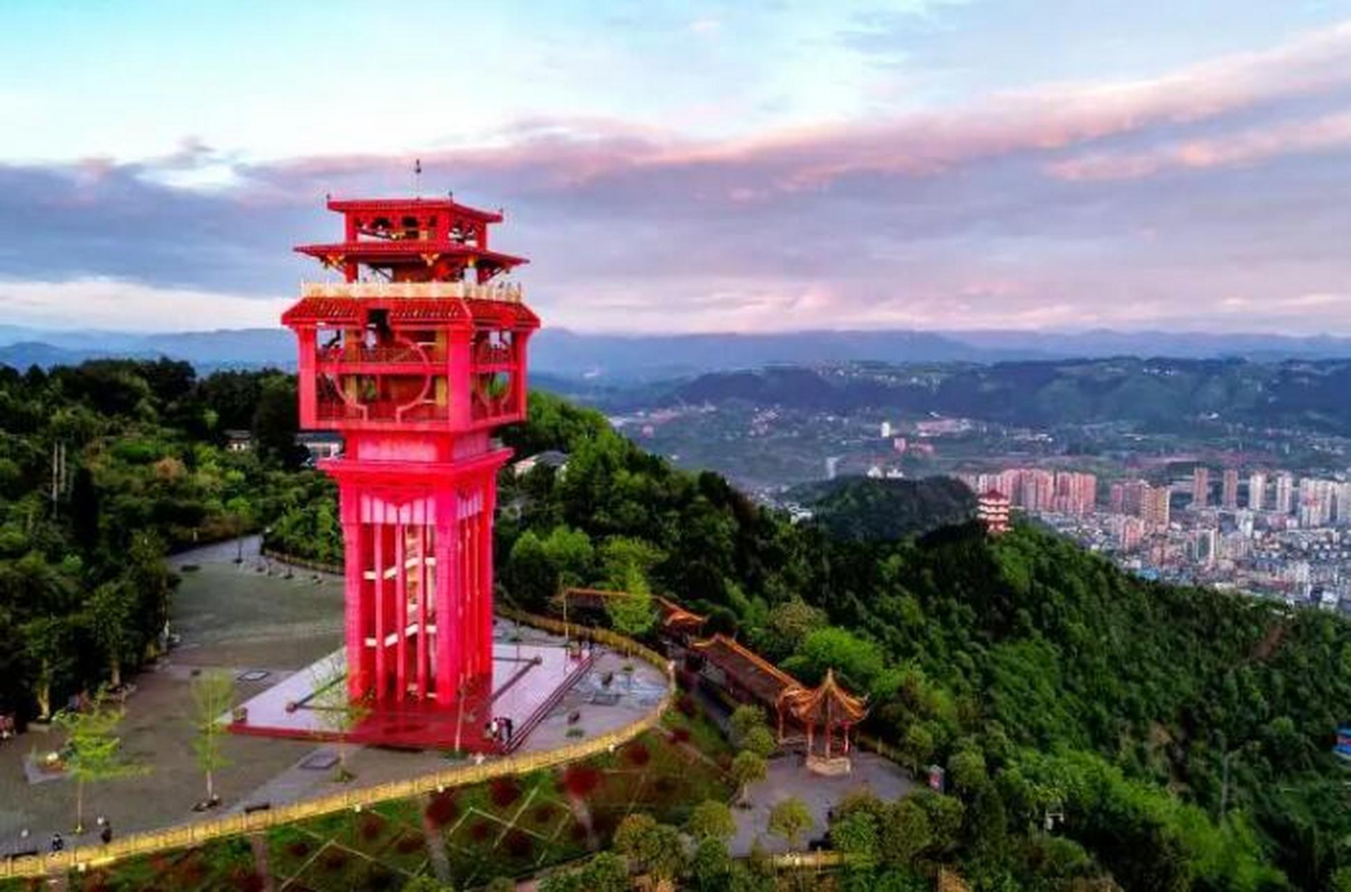 达州凤凰山即达州凤凰山公园,位于四川省达州市城北,因其山势犹如一只