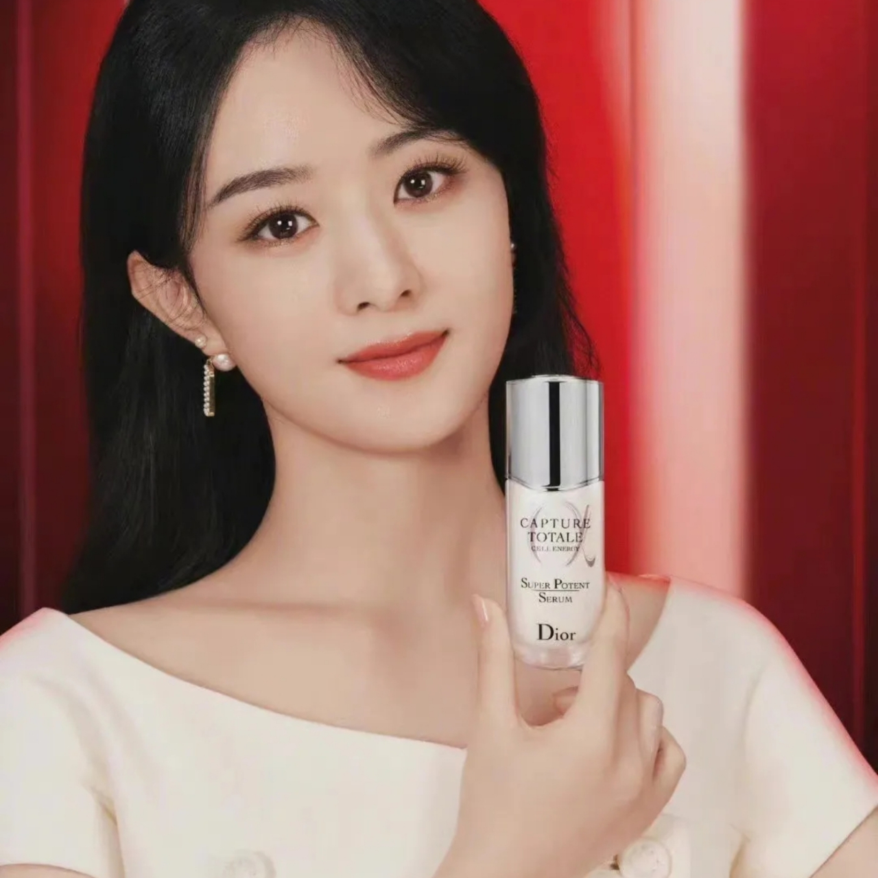 赵丽颖作为dior的代言人,最近一直没有为品牌拍摄新的大片,而不久前