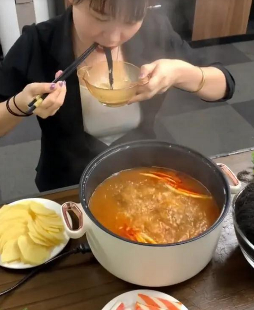 竟然有人吃头发![啊]