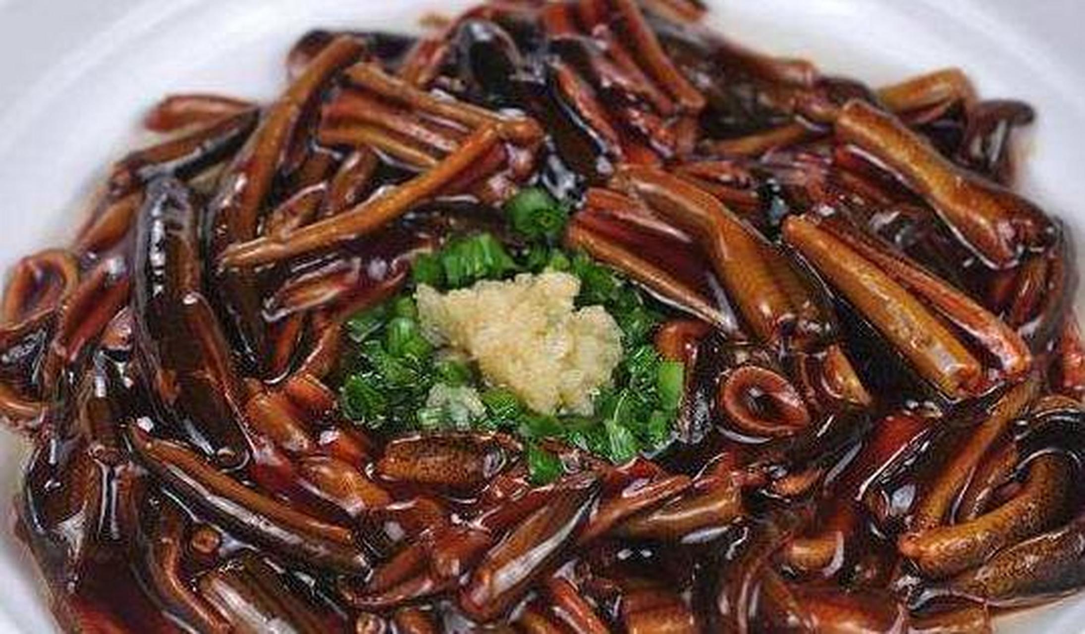 上海人最爱吃的年夜菜,响油鳝丝可是本帮菜的代表之一,滚烫出锅的响油