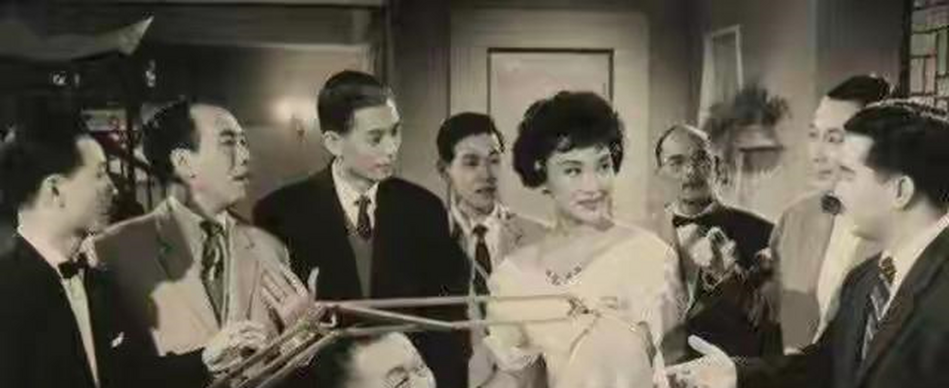 上海人称他为"小开",小开在上海话里是富二代的意思,中共地下党同志则