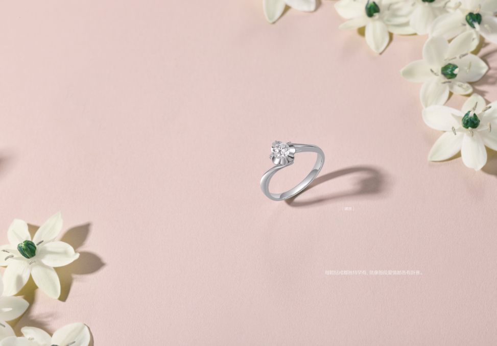 金伯利钻石「晴思」钻戒  「晴思」钻戒,戒臂交织缠绕,以旋转的曲线