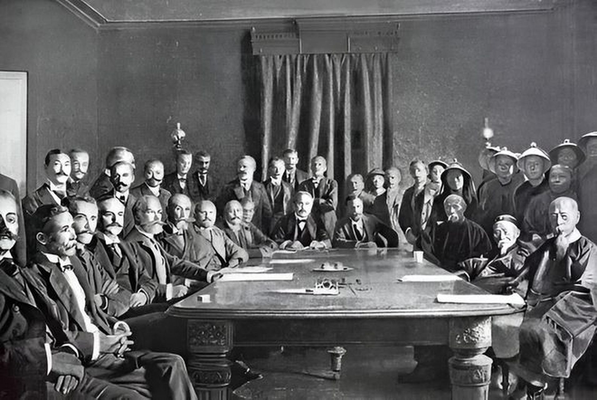 1901年,清政府代表奕助和李鸿章代表清政府在北京与11个国家签订了