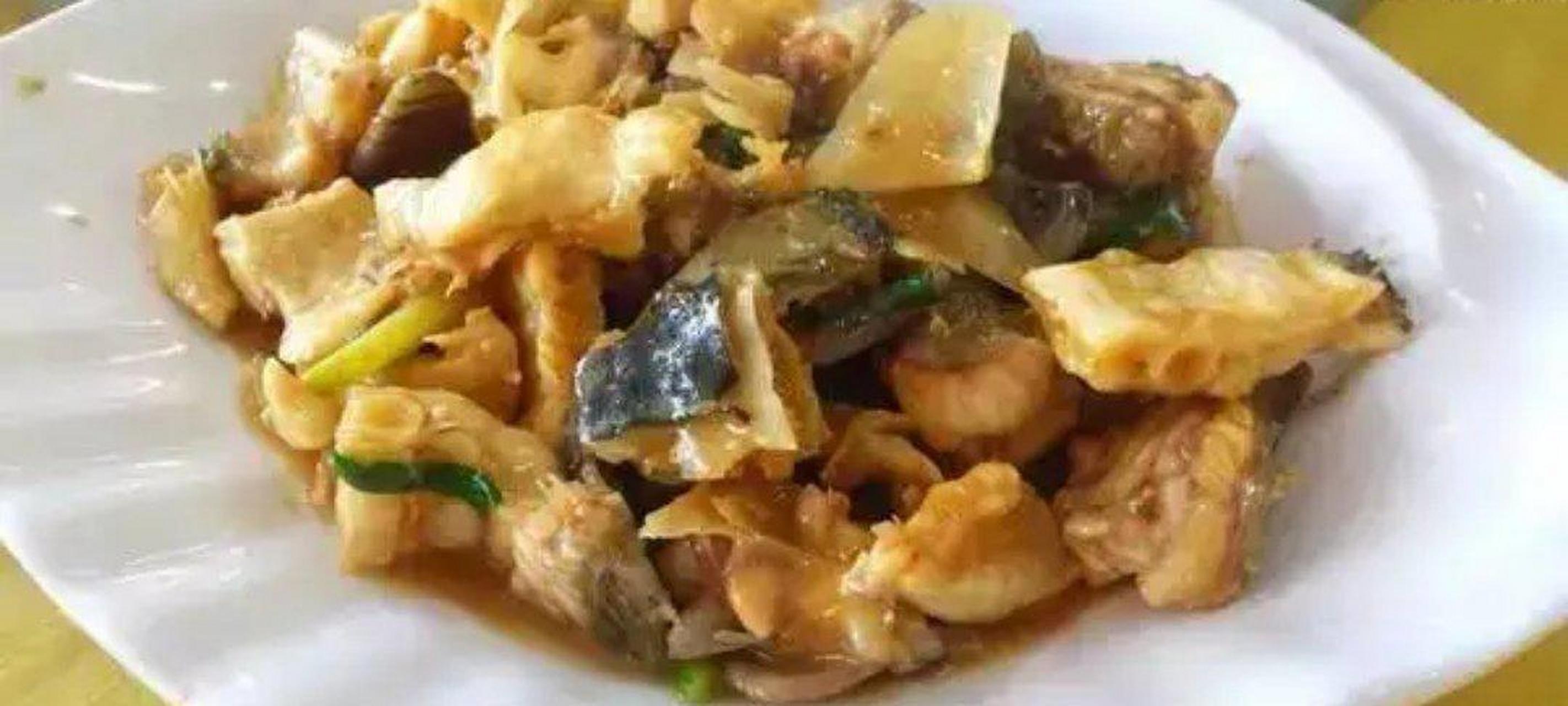 东升脆肉鲩已红日饭店比较有名,一般是25-30元/斤,很划算,又好吃!