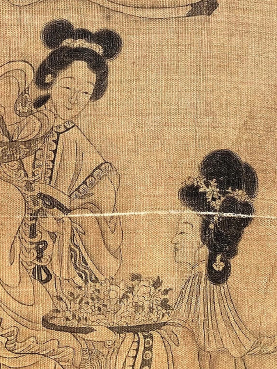 清 顾见龙 天女散花  绢本水墨,尺寸21x42cm 款识:天女 钤印:云臣(朱)
