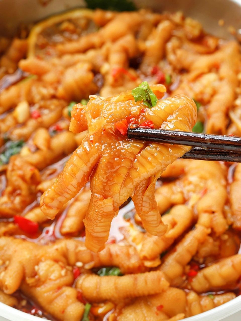 好吃到可以出摊的柠檬无骨鸡爪,酸辣开胃,脆爽有嚼劲,一口一个太过瘾