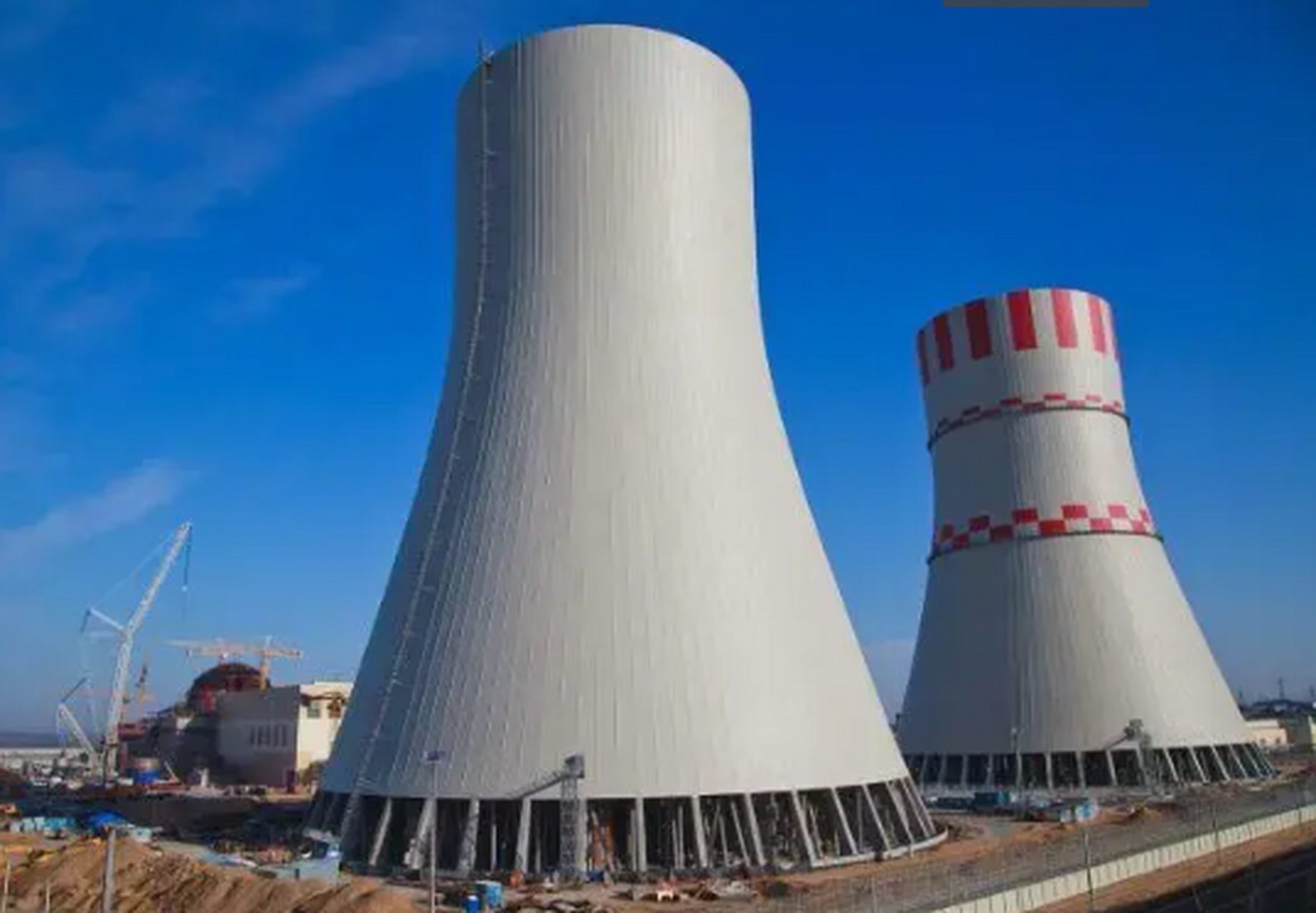 在这一段中,我们将重点讨论"沃罗涅日-45"核基地的保密性和俄罗斯政府