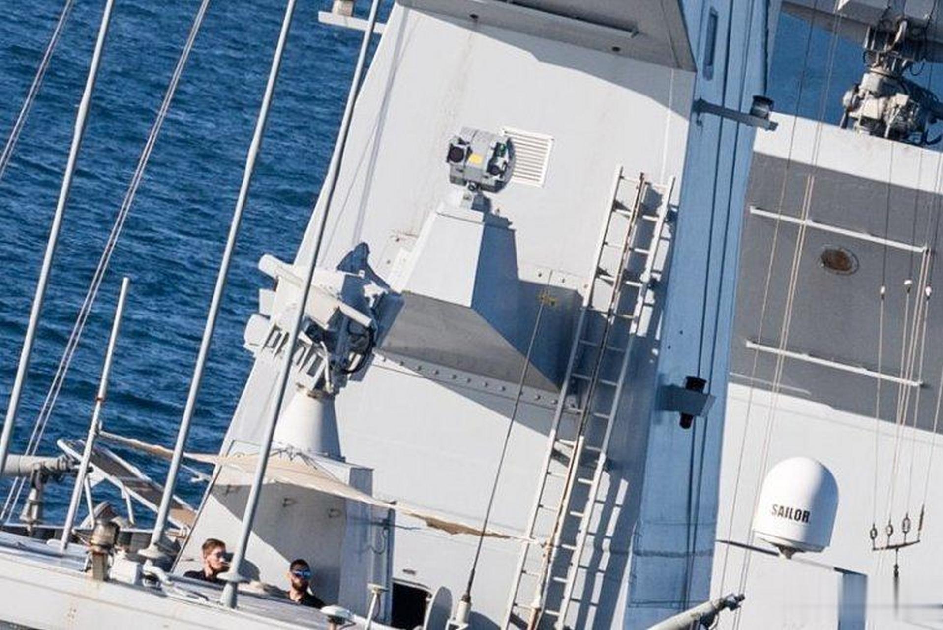 法国海军f-712 courbet号护卫舰为拉斐特级三号舰,已完成中期改装.