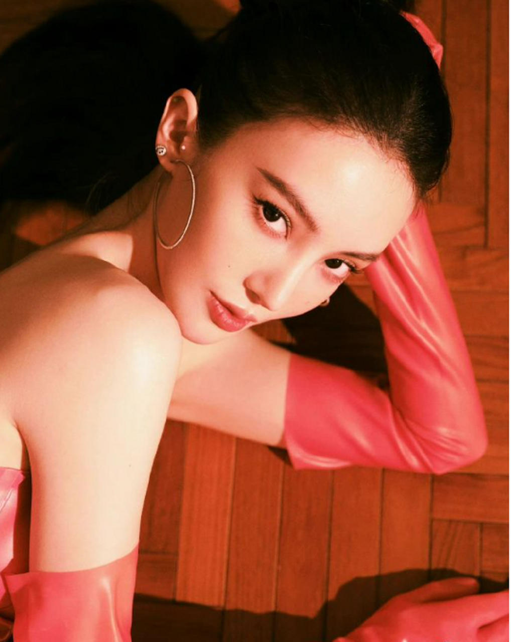 时尚芭莎金晨芭比粉系列,裙子很修身,凸显身材还很辣～ 676767