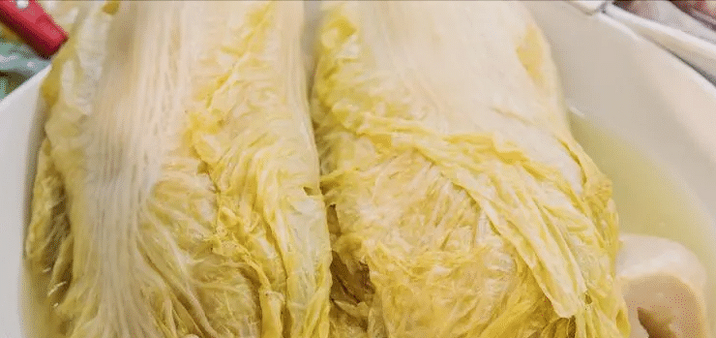 本文作者食戟社东北人的餐桌最少不了的就是酸菜,可以说没有吃过酸菜