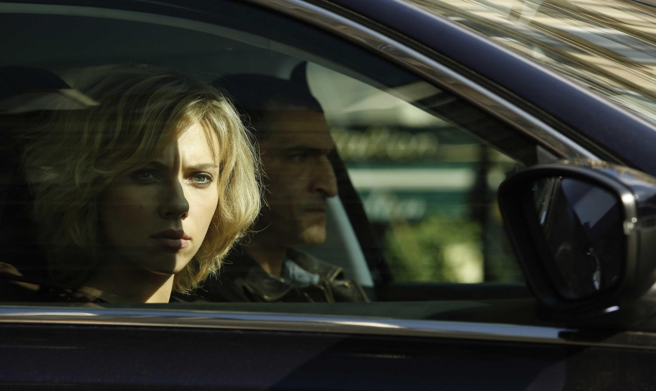 《超体》:一部用感觉观赏的电影,剧情紧凑,富含深意,值得细品