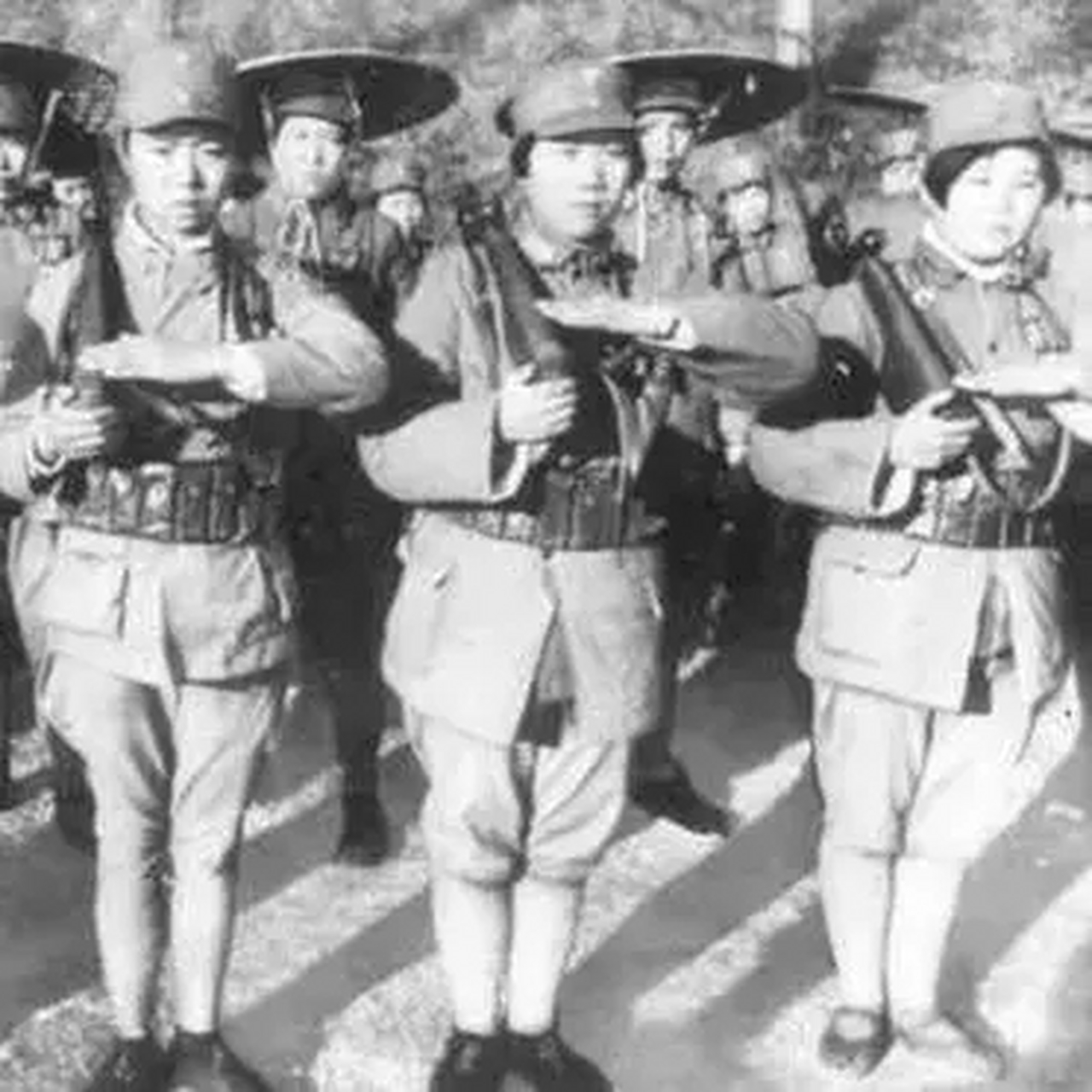 "大人救国,小孩也要救国",广西抗日救国学生军!平均年龄只有15岁!