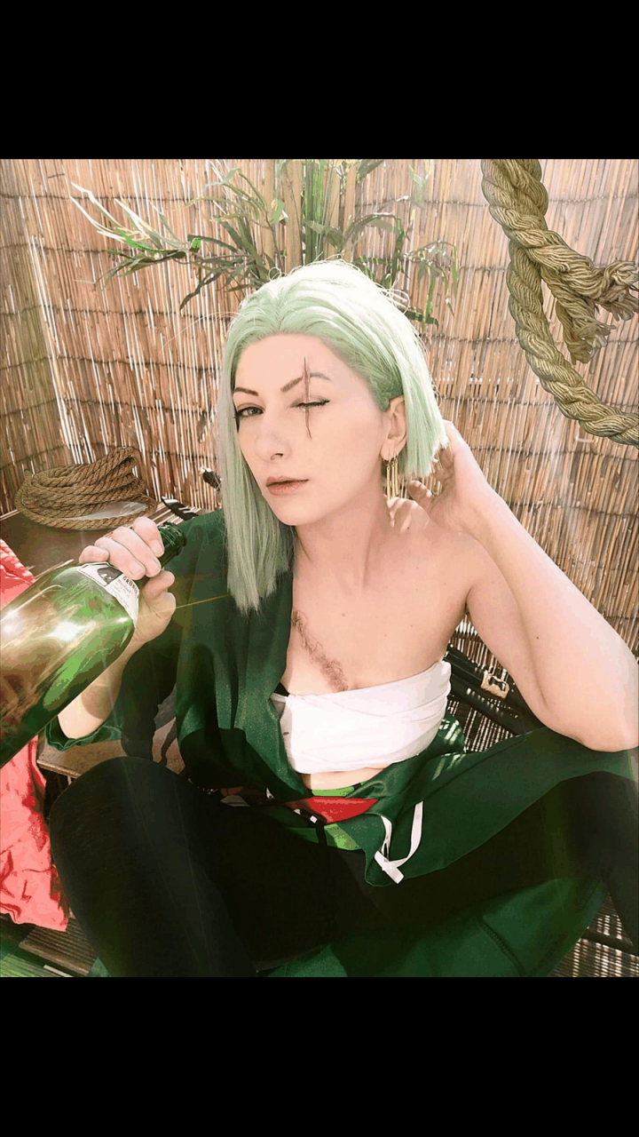 gif创作人# #海贼王# 女版索隆cosplay?