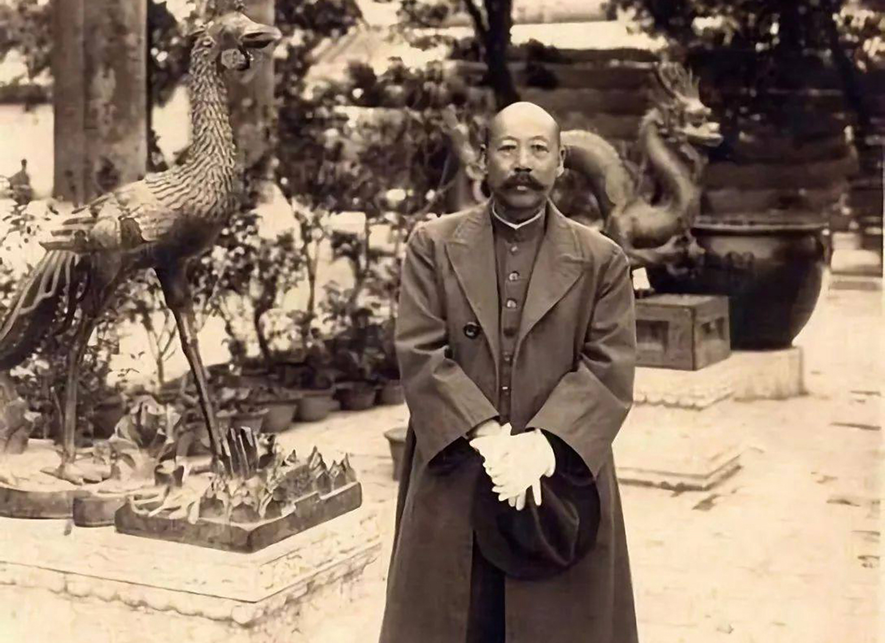 民国时期的大军阀曹锟曾经担任过总统,但他在社会上的评价并不高,被