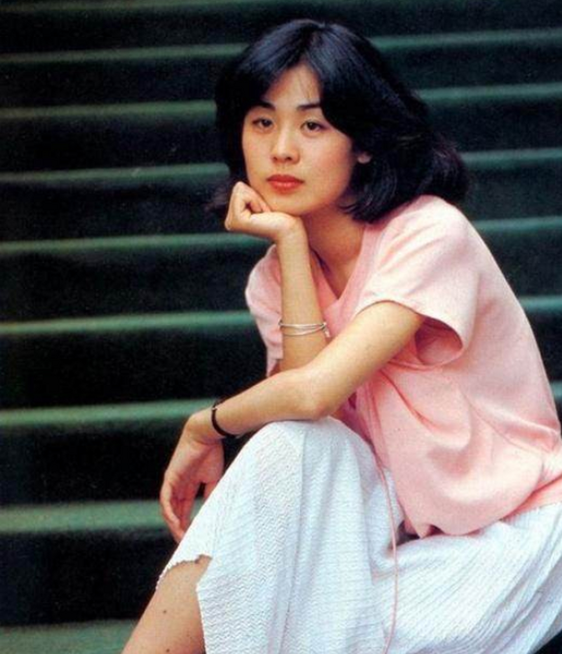 18岁的丛珊和朱时茂在拍摄感情戏时,丛珊的表情缺乏温情,这让导演谢晋