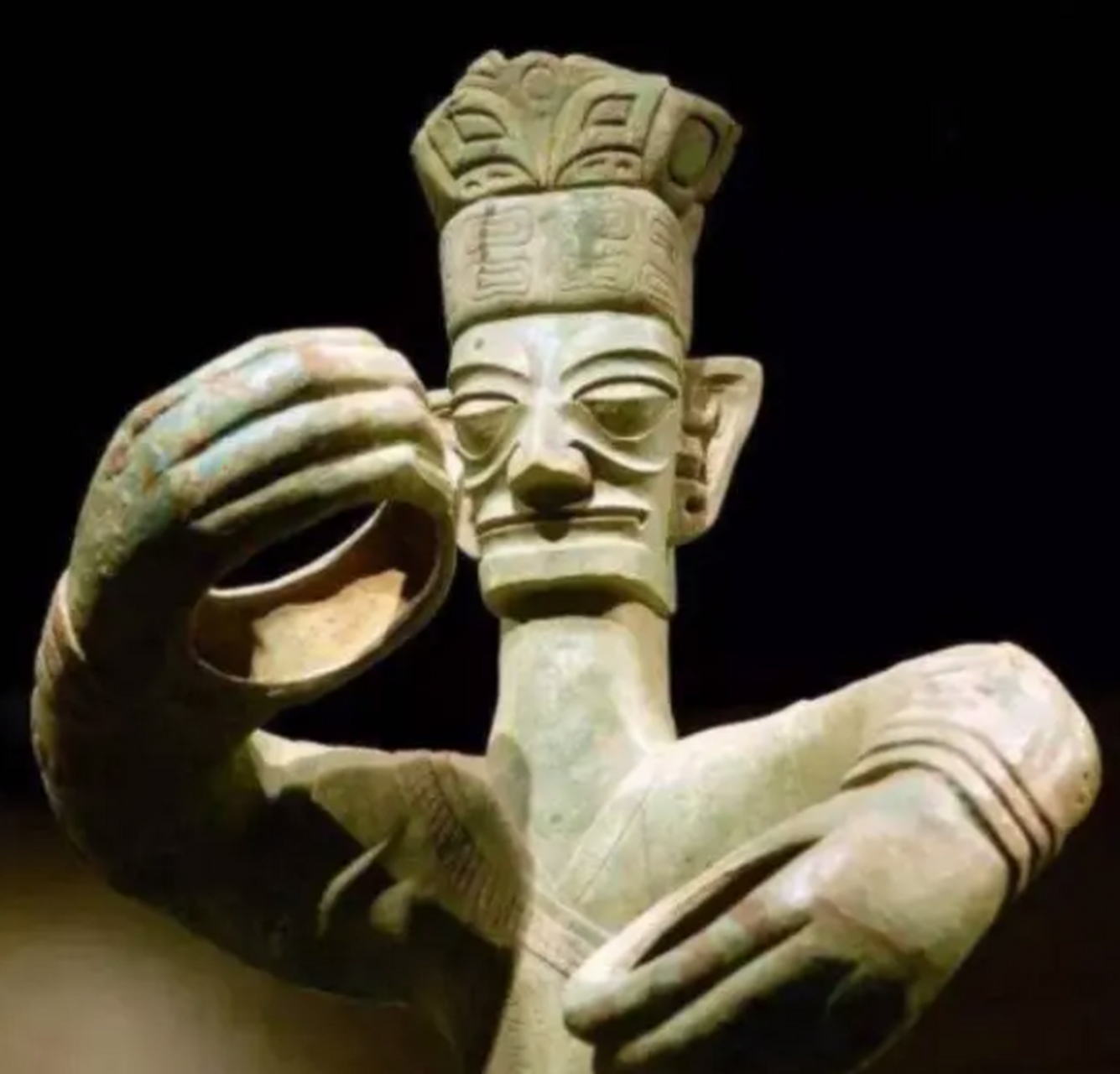 作为三星堆遗址中的重要文物之一,它见证了古蜀人民的智慧和创造力.