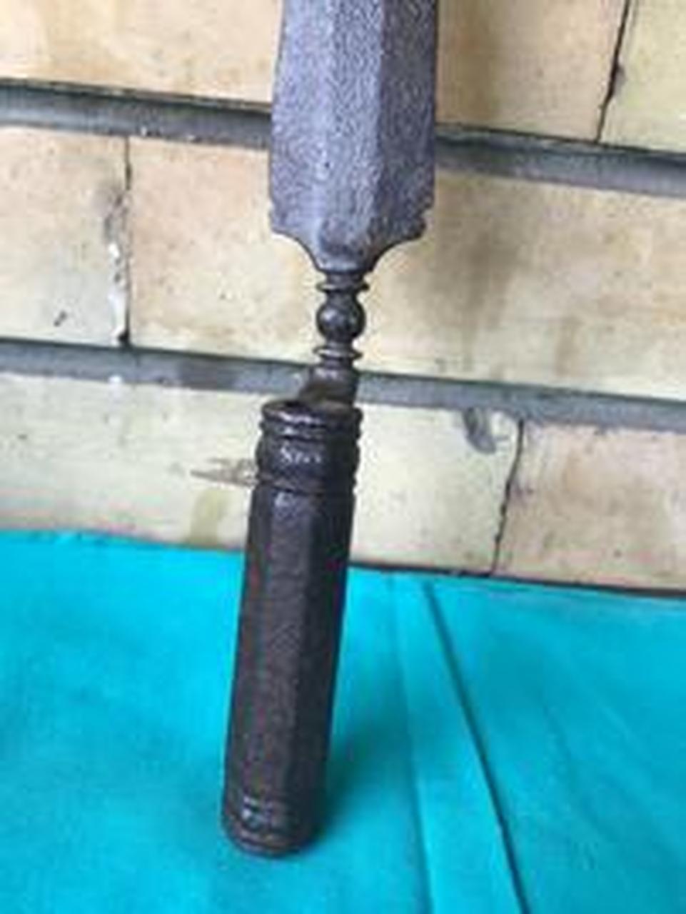 这是一把制作于1700年左右的狩猎刺刀,来自意大利南部,全长39厘米