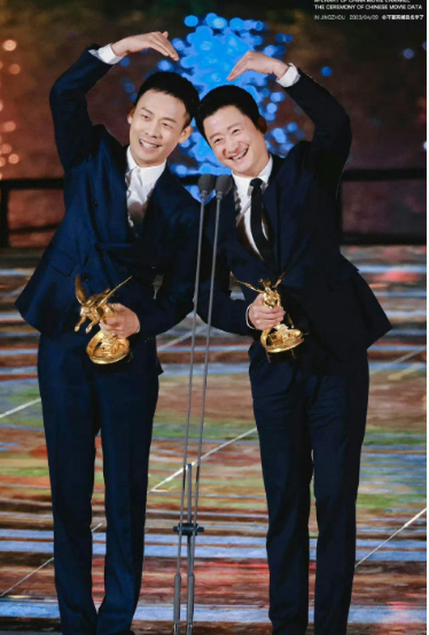 张译吴京同框比心名场面! 京不京喜,译不译外!