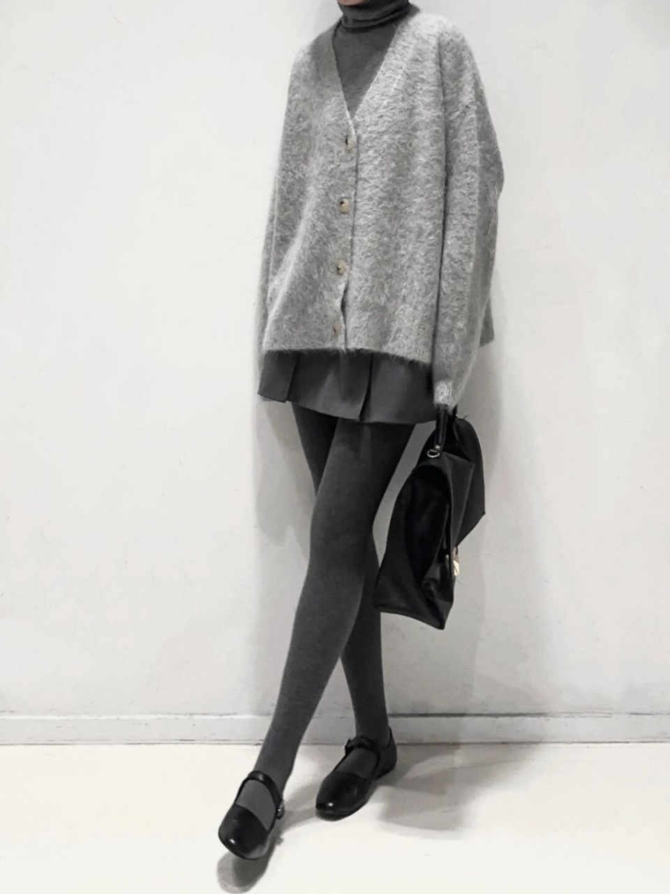 灰色修身针织短袖,简约又不失时尚感