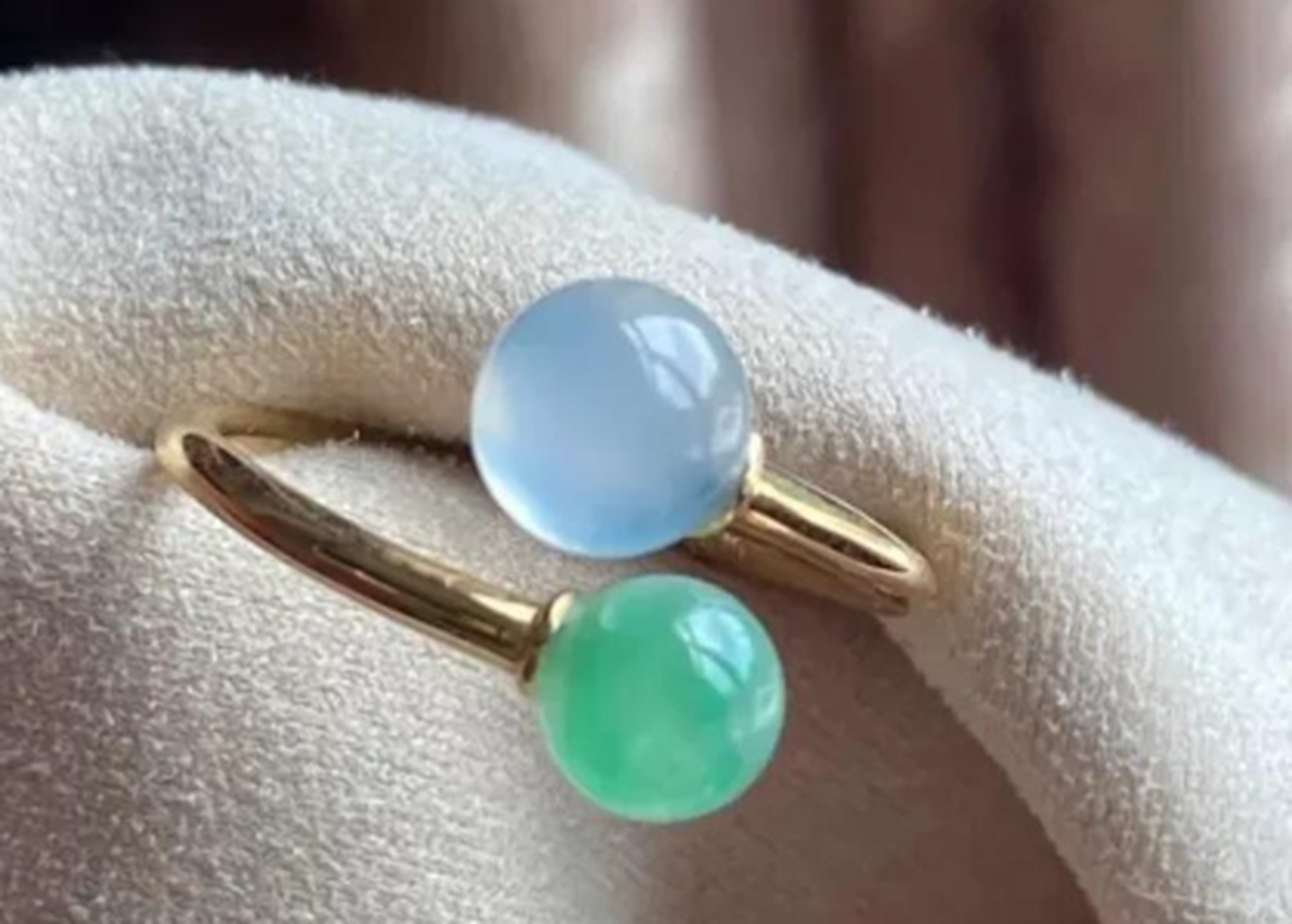 直播# 翡翠冰圆珠18k金镶嵌戒指:用的紫色小冰翡翠珠和阳绿飘花翡翠珠