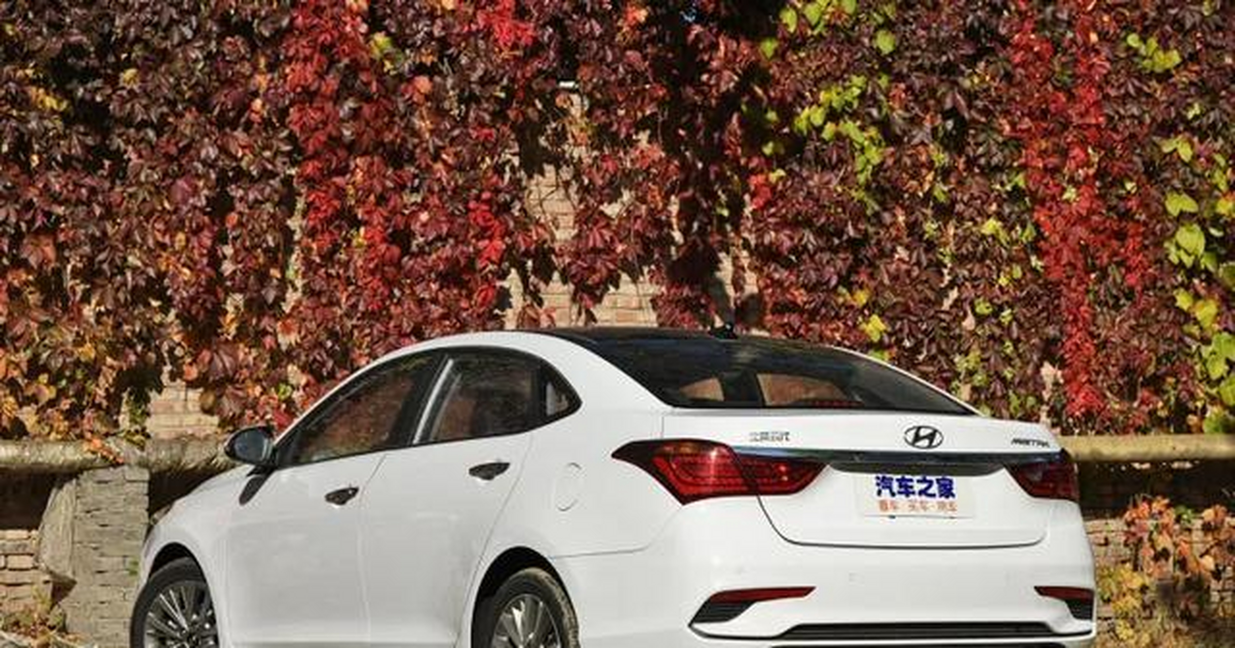 名图的轴距为2770mm,车长为4710mm,这种数据放置今日并不占优,但日常