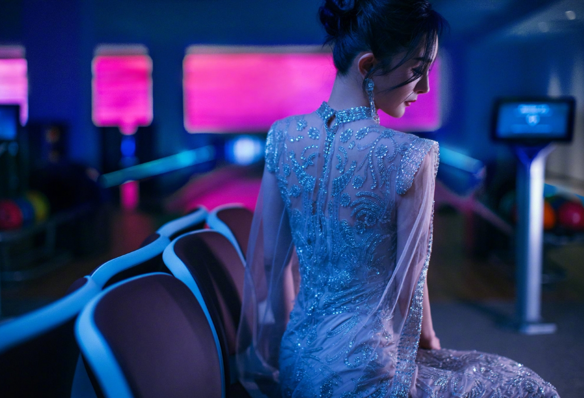 性感妩媚,娇艳撩人的#杨幂# 丰满傲人的事业线,凹凸有致,性感妖娆的