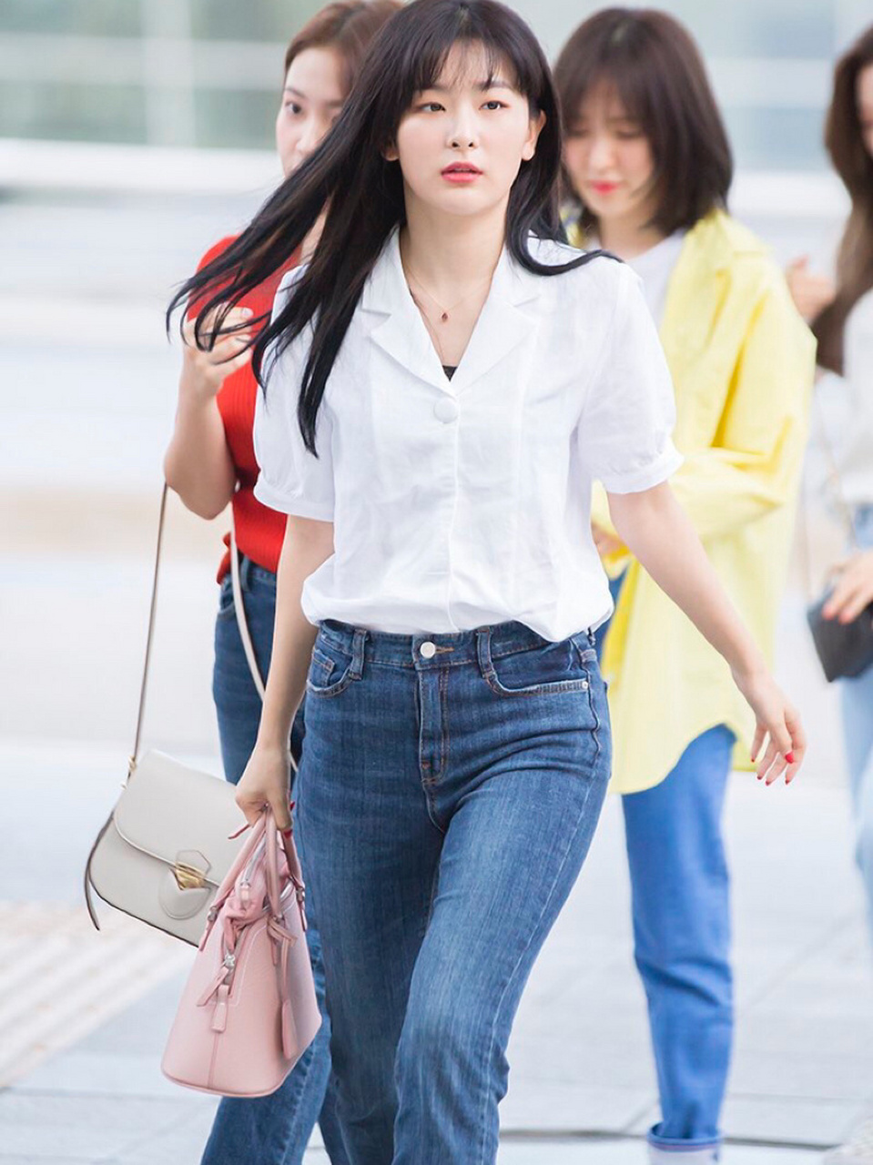 姜涩琪私服穿搭 简单的衬衫 牛仔裤就很好看 姜涩琪日常私服穿搭look