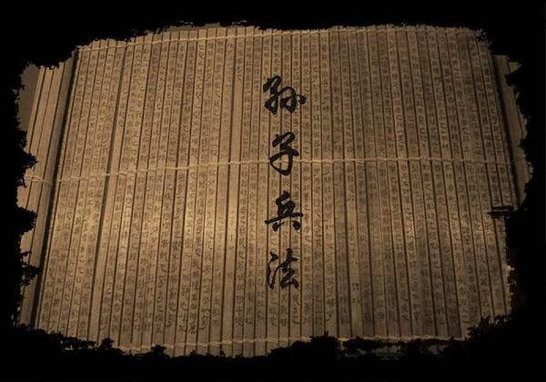 战争年代,肖望东悉心收集了一箱书,经常书不离身,手不释卷.