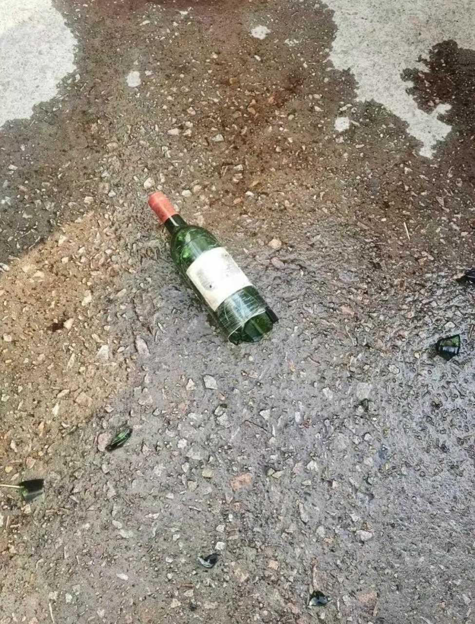 全城送帮跑腿送酒,不小心给打碎了,这个红酒贵吗?