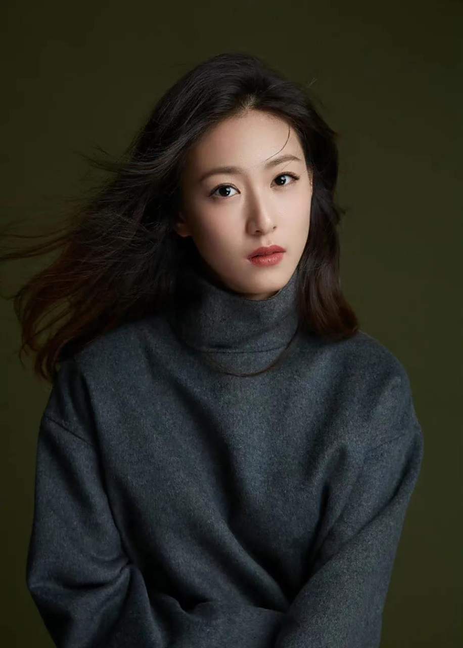 虽拥有北方姑娘特有的豪爽,但也不乏南方女孩的