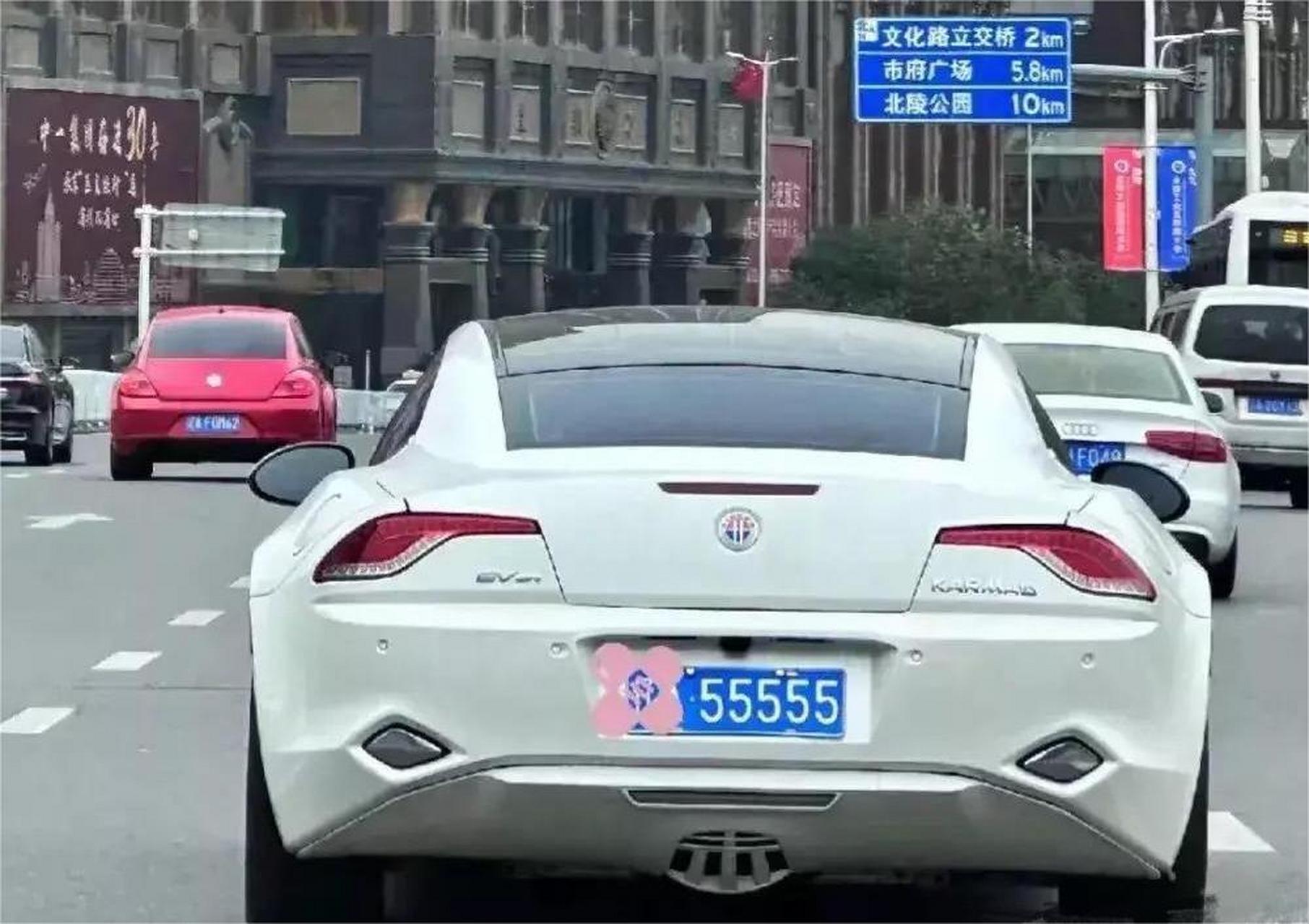 卡玛超跑,英文名kamar,美国新能源汽车.也挺酷的!