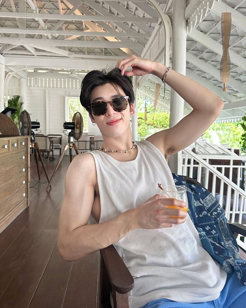 男人有腋毛怎么了?像他一样大方展示,不遮不剃一样很帅气!