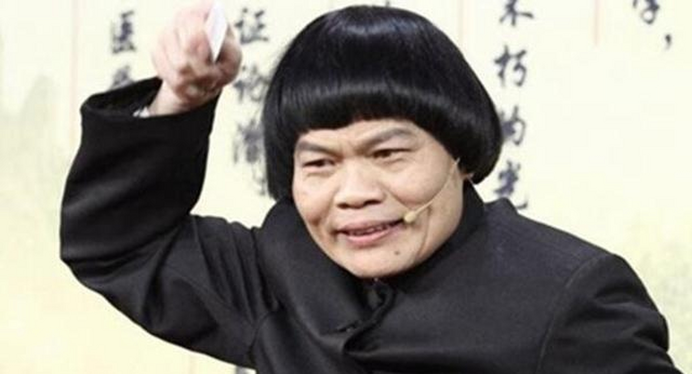 周星驰把他从一无所有中拉了出来,八两金也因此还上了之前的外债,自己