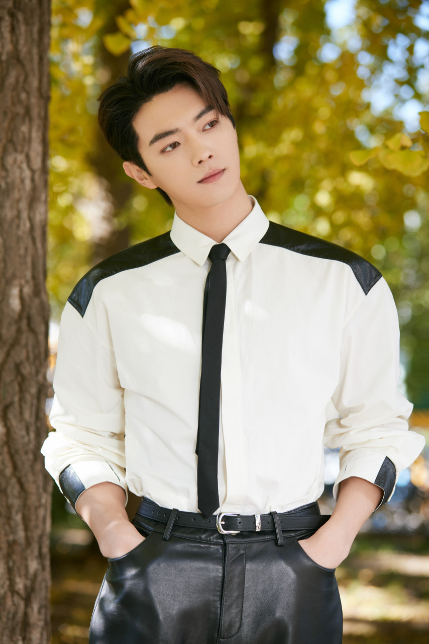 许凯 最近的造型帅的越来越超过了,让人看一次沦陷一次!