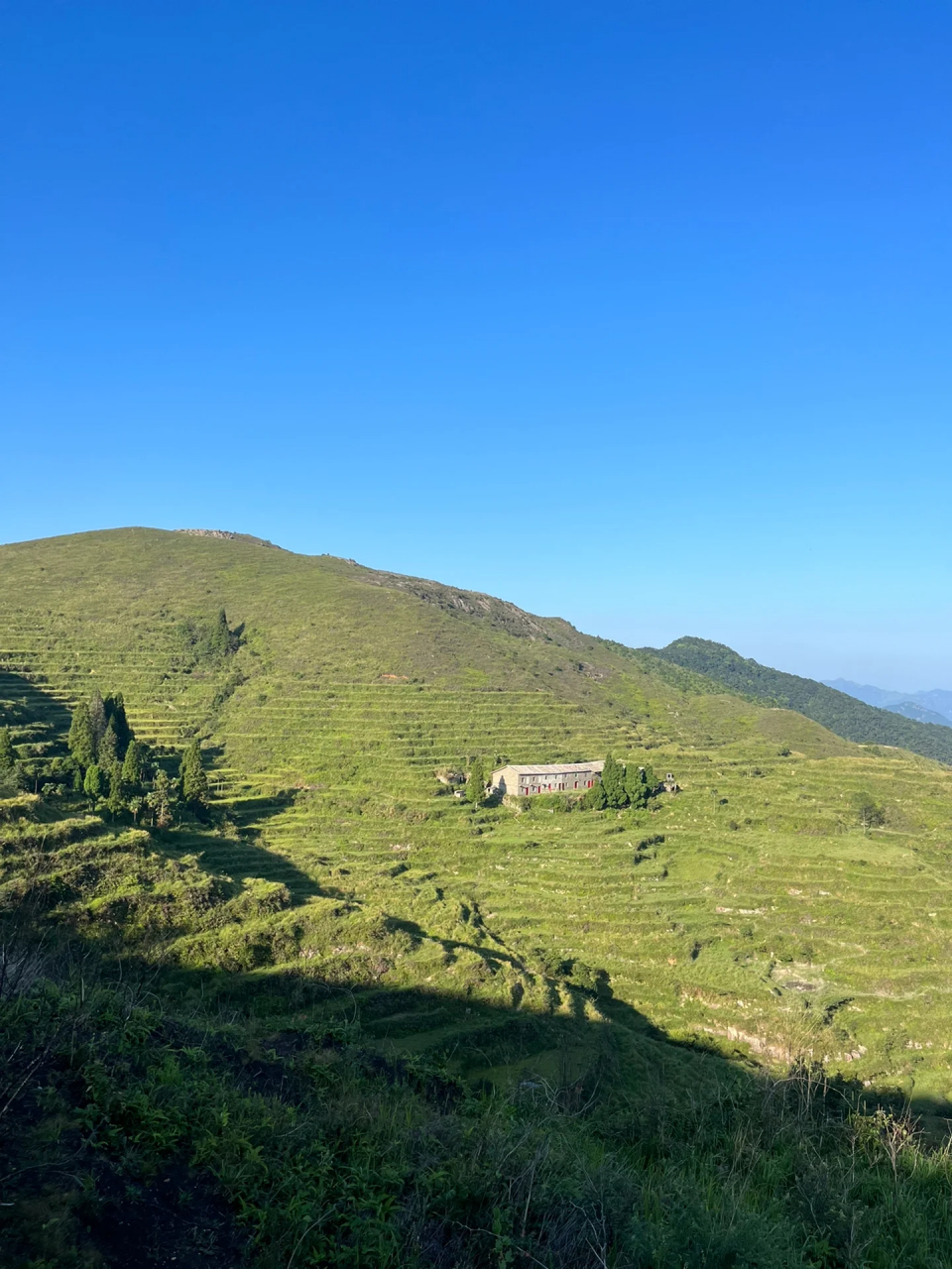 斗湖晚霞是人间的一封情书  我们是40人队伍,从福清过溪登山口上山顶