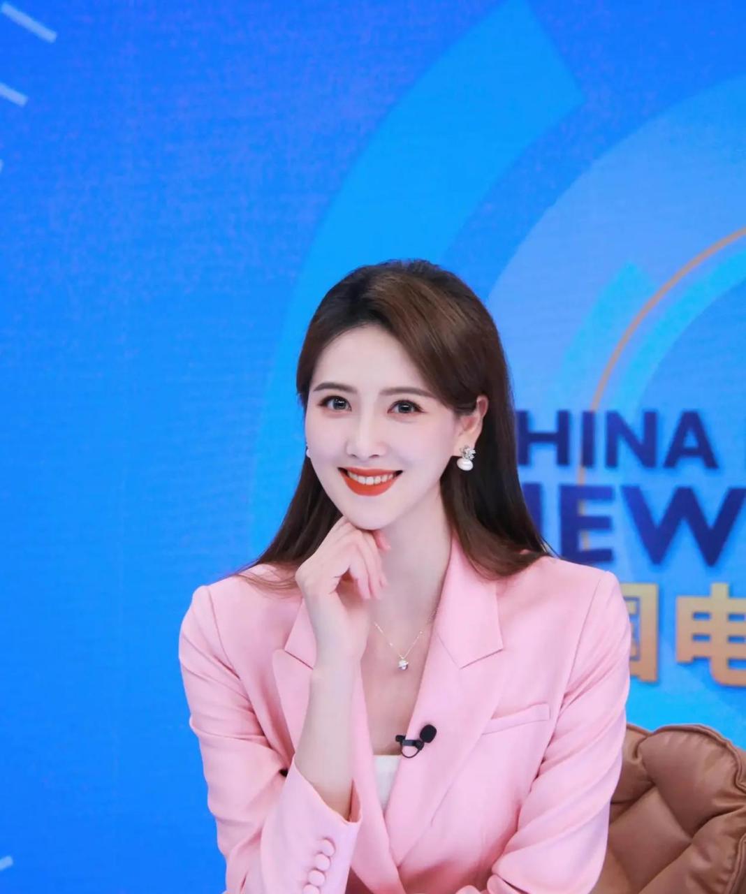 李丹儿社交平台晒工作美照 中国传媒大学校花女神李丹91,是央视电影